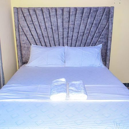Lux Suites Bamburi Furnished Apartments Екстериор снимка