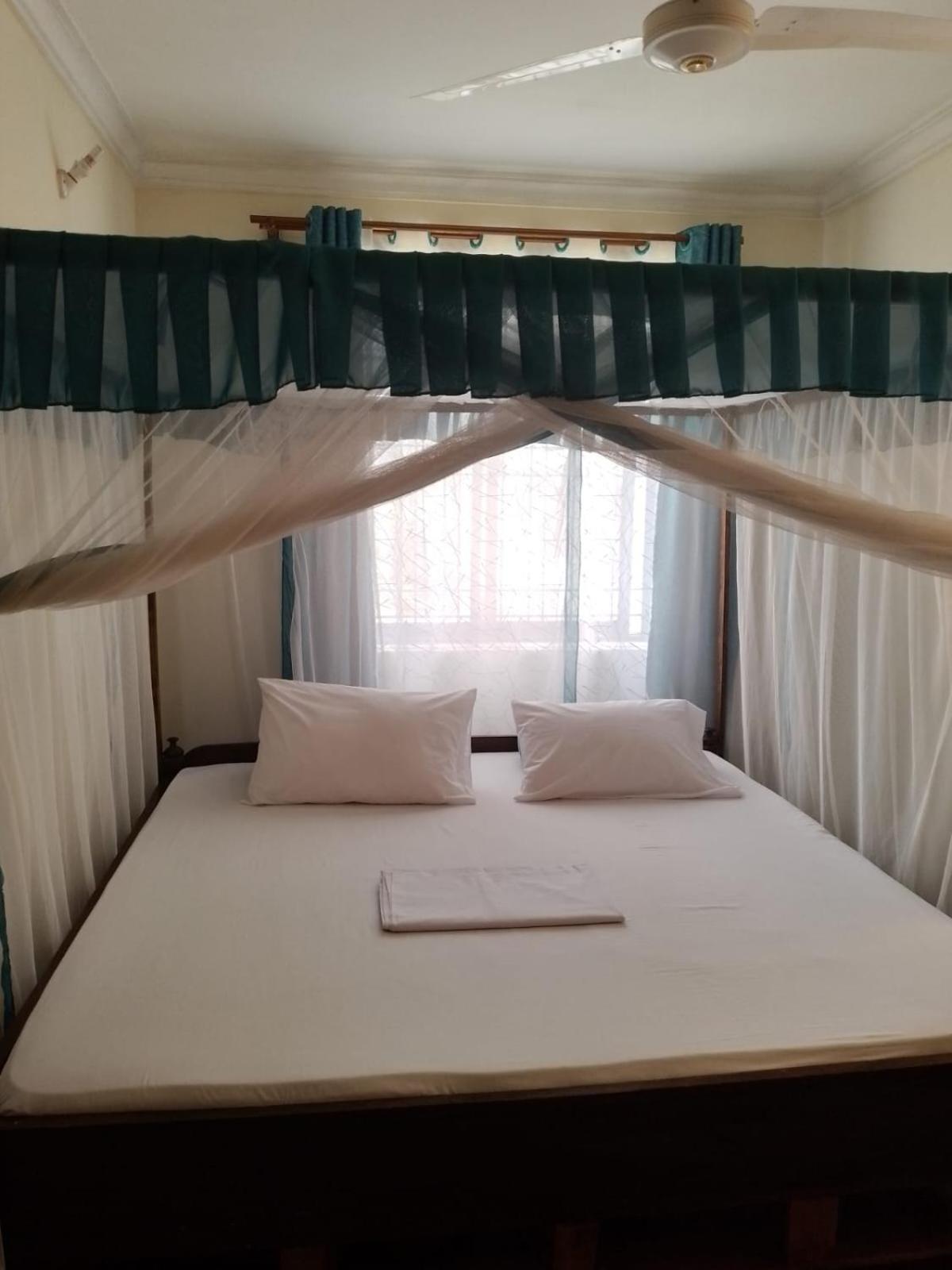 Lux Suites Bamburi Furnished Apartments Екстериор снимка